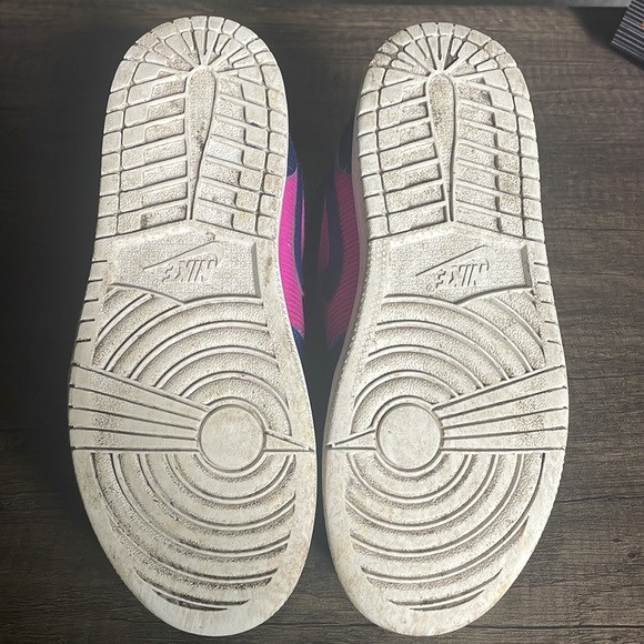 Girls Jordan Shoes - Picture 2 of 3